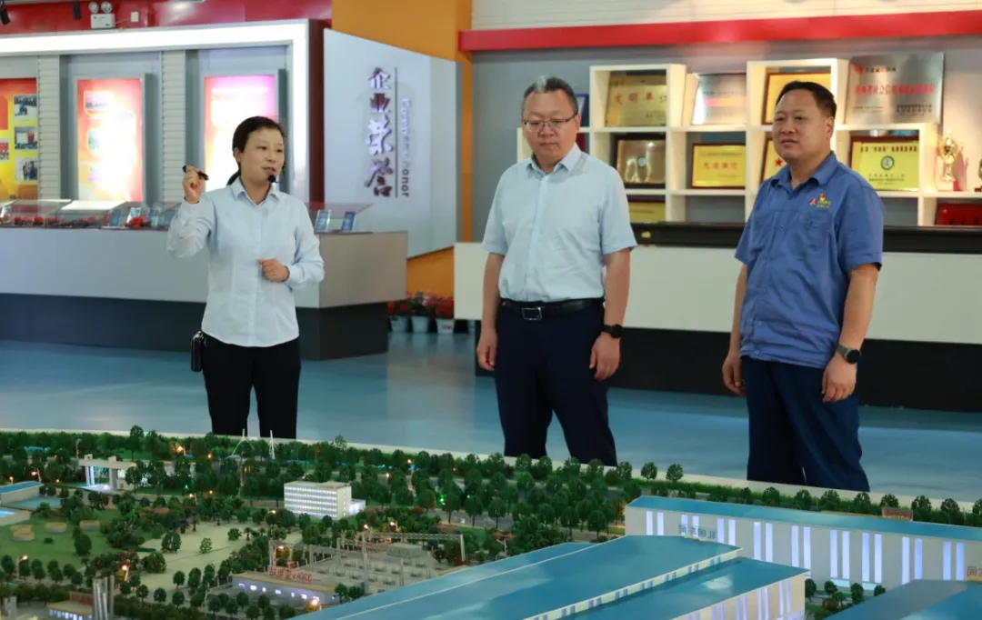 中國冶金報(bào)社副社長(zhǎng)范鐵軍到公司參觀調(diào)研